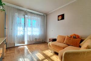квартира за адресою Анни Ахматової вул., 6
