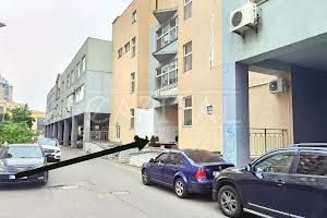 комерційна за адресою Раїси Окіпної вул., 4-Б