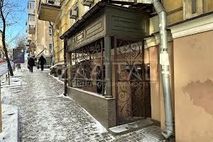 комерційна за адресою Костельна вул., 6