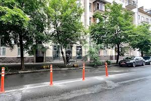 комерційна за адресою Липська вул., 19/7