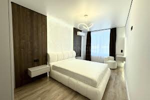 квартира за адресою Степана Бандери вул., 77-Б