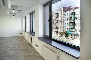 комерційна за адресою Саксаганського вул., 53/80