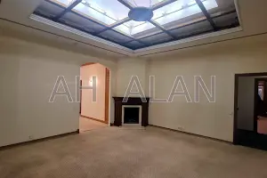 комерційна за адресою Новокостянтинівська вул., 1