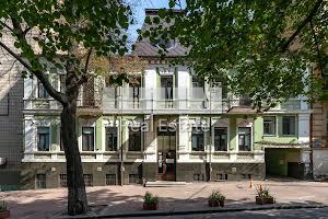 комерційна за адресою Олександра Кониського вул., 32а