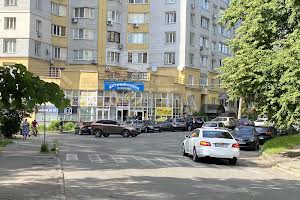 коммерческая по адресу Гетьмана Кирилла Разумовского ул. (Миколи Краснова), 17