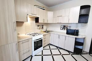 квартира за адресою Гната Хоткевича вул., 65а