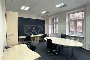 комерційна за адресою Інститутська вул., 24/7