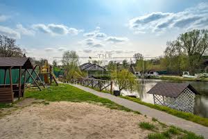комерційна за адресою Шкільна вул., 24а