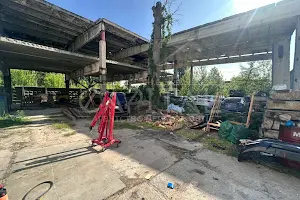 комерційна за адресою Любомирська вул., 4а