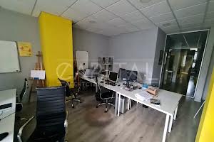 комерційна за адресою Дмитрівська вул., 80