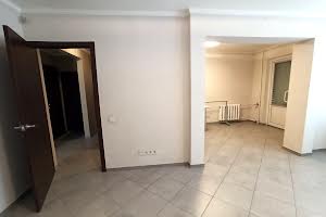 комерційна за адресою Празька вул., 32