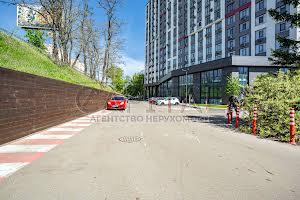 комерційна за адресою Любомира Гузара просп. (Космонавта Комарова), 9б