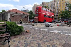 комерційна за адресою Михайла Максимовича вул. (Онуфрія Трутенка), 24