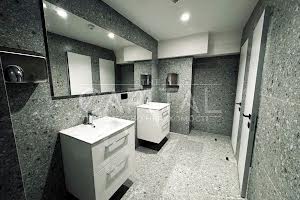 комерційна за адресою Ярославська вул., 5Б