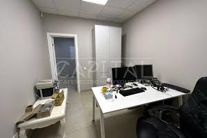 комерційна за адресою Центральна вул., 1