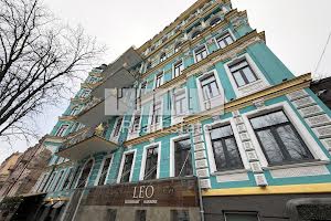 комерційна за адресою Володимирська вул., 4