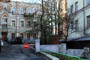 комерційна за адресою Лютеранська вул., 12
