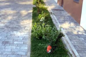 комерційна за адресою 32-га Садова вул., 1