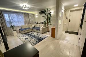 квартира за адресою Соломії Крушельницької, 73