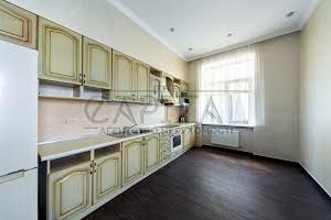 будинок за адресою с. Крюківщина, лугова