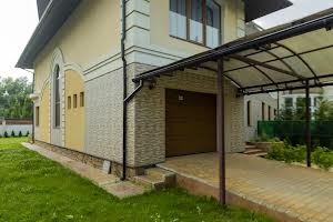 будинок за адресою смт. Козин, Берегова вул., 1