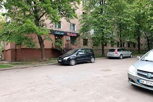 комерційна за адресою вул.безручка, 14