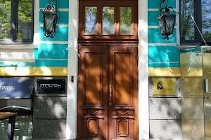 комерційна за адресою Володимирська вул., 4