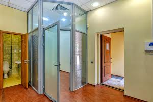 комерційна за адресою Анни Ахматової вул., 35
