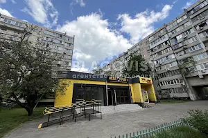 комерційна за адресою Київ, Микільсько-Слобідська вул., 6/2