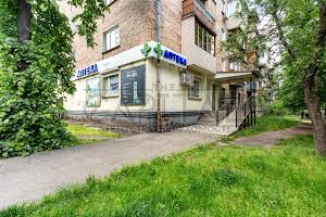 комерційна за адресою Салютна вул., 17