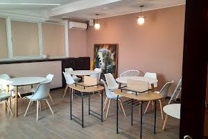 комерційна за адресою Павла Тичини просп., 18-Б
