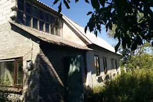 будинок за адресою с. Нові Петрівці, абрикосова