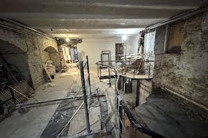 комерційна за адресою Басейна вул., 12