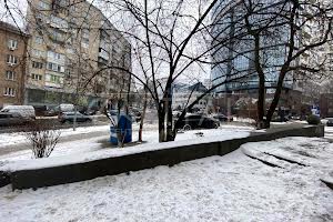 комерційна за адресою Кловський узвіз, 14/24