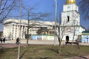 комерційна за адресою Трьохсвятительська вул., 13