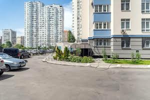 комерційна за адресою Олени Пчілки вул., 7