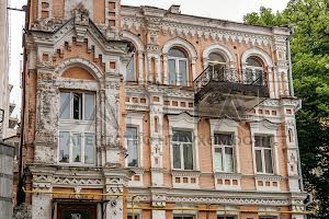 комерційна за адресою Лютеранська вул., 12