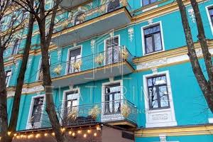 комерційна за адресою Володимирська вул., 4