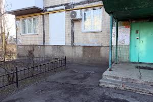 комерційна за адресою Празька вул., 32