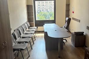 комерційна за адресою майдан Незалежності пл., 2