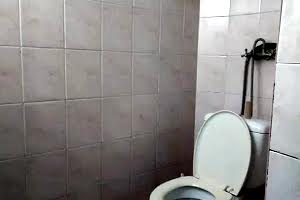комерційна за адресою Васильківська вул., 42