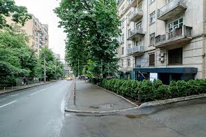 комерційна за адресою Паньківська вул., 18