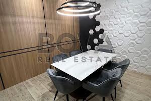 комерційна за адресою Бессарабська пл., 5