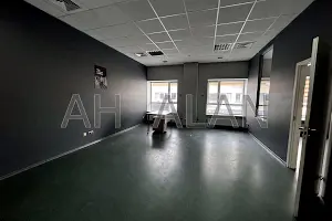 комерційна за адресою Михайла Брайчевського вул. (Металістів), 22