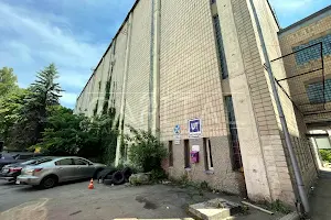 комерційна за адресою Салютна вул., 5Б