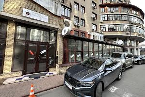 комерційна за адресою Євгена Коновальця вул. (Щорса), 32-Б