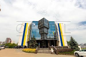 комерційна за адресою Голосіївська вул., 42