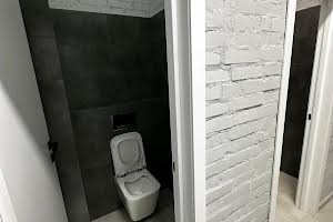 комерційна за адресою Любомира Гузара просп. (Космонавта Комарова), 4