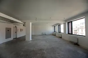 комерційна за адресою Саксаганського вул., 53/80