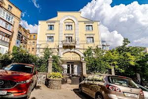 комерційна за адресою Саксаганського вул., 67